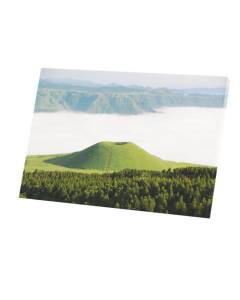 Tableau Décoratif  Volcan Endormi Couvert de Verdure Lac de Nuage Komezuka (60 cm x 40 cm)