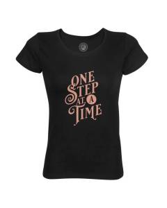 T-shirt Femme Col Rond Coton Bio Noir One Step at a Time Typographie Message Citation Inspirante Motivation
